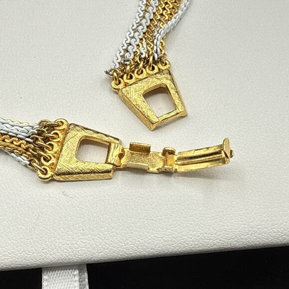 Vintage Multistrand Necklace 16" Graduated White and Gold Tone Layered Chains - Picture 7 of 8